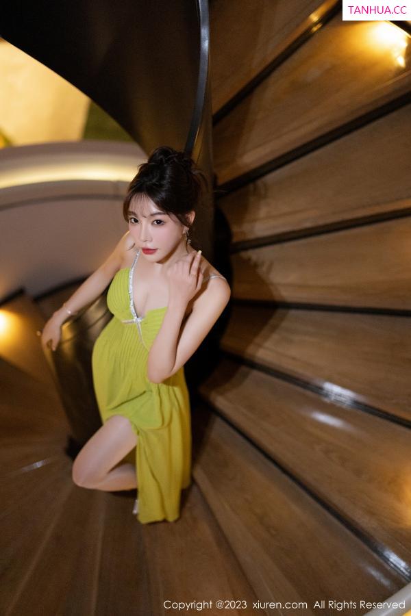 陈芝 芝芝Booty [XiuRen]高清写真图 2023.11.21 No.7696 徐莉芝Booty 长裙美腿第12张图片